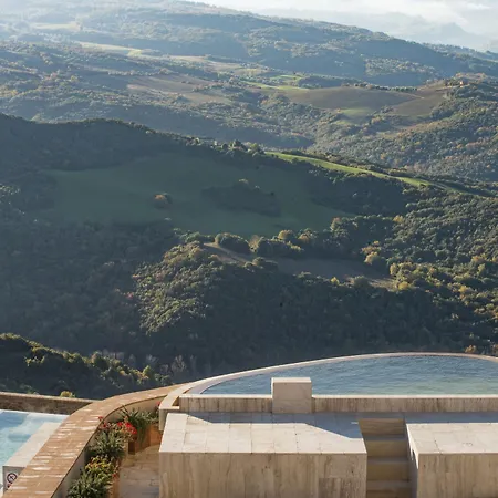 Castello Di Velona Resort, Thermal & Winery فندق مونتالشينو